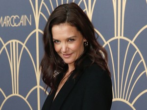 Katie Holmes csupa feketében is szuperpozitív
