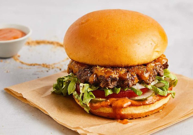 Önvezető autó? Oda se neki! Itt a hamburgerkészítő robot