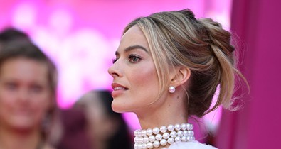 Margot Robbie még sosem volt ennyire gyönyörű, hercegnőként ragyogta be a vörös szőnyeget
