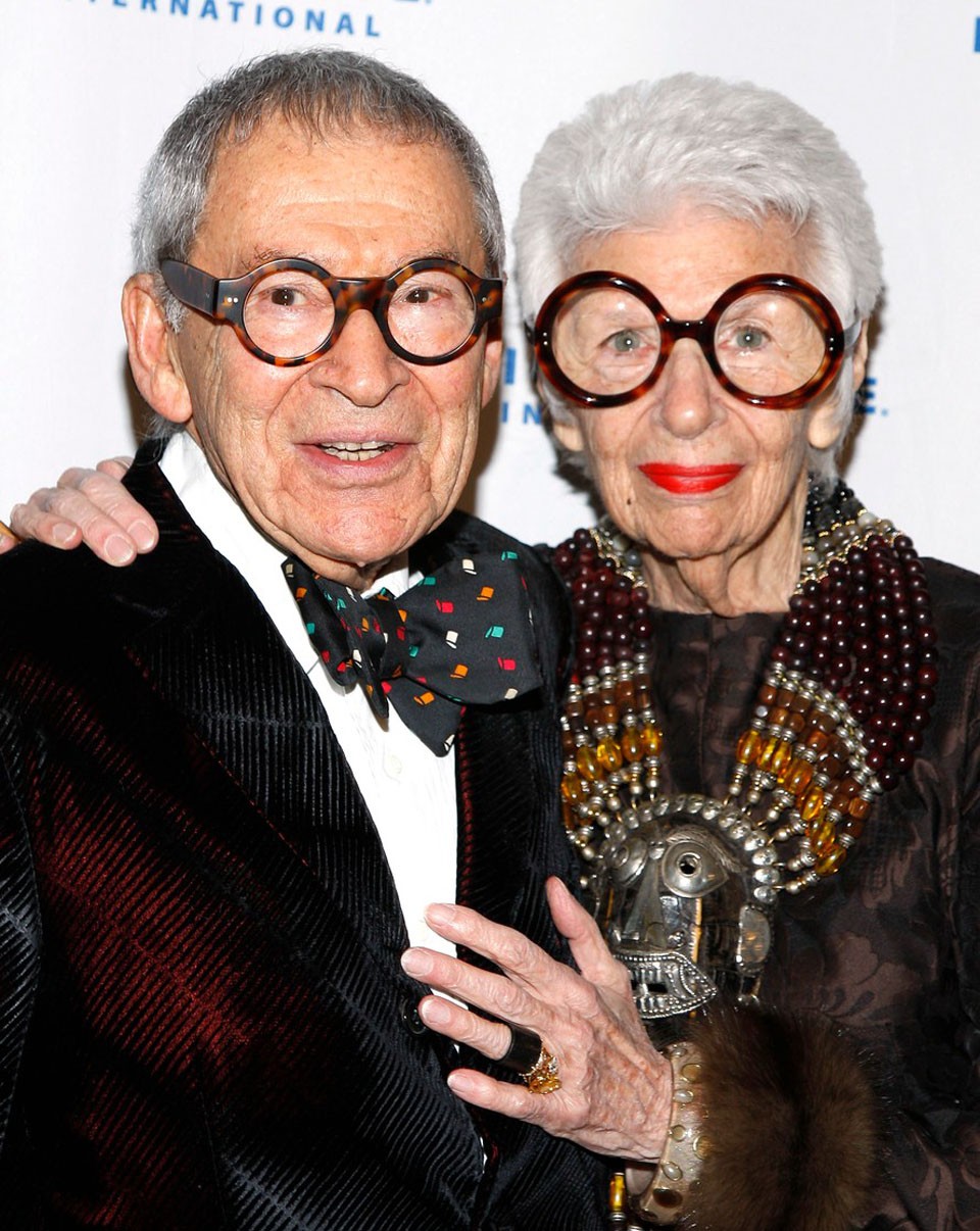  Iris Apfel és férje, Carl Apfel 2008-ban a legnagyobb boldogságban