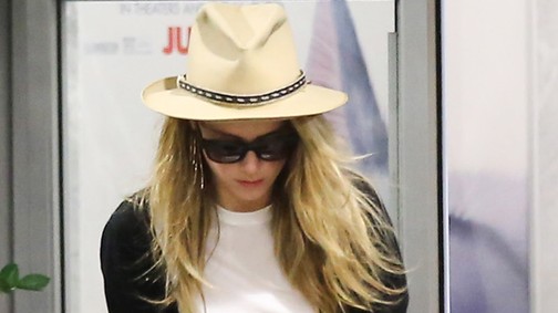 Amber Heard orvos jár, és most is nagyon sovány