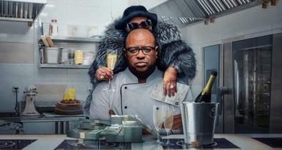 Szívszorító igaz történet áll a Netflix új dokumentumfilmje, az Anyám, a szélhámos mögött