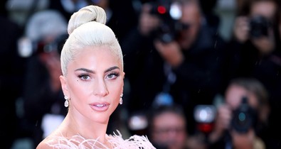 Lady Gaga lesz a Valentino új illatának arca: a parfüm üzenete pedig tökéletes