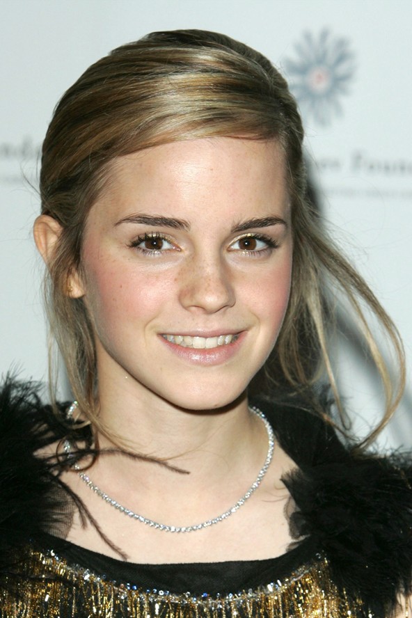 Mindig mély oldalválasztékkal látjuk, de hát tudja, mi áll jól neki.