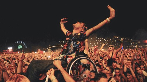 Kipróbáltam, milyen a Sziget Fesztivál kerekesszékesként, egy teljes napot kint töltöttem a legmenőbb magyar fesztiválon