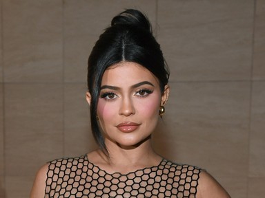 Kylie Jenner egyszerűen szép ebben az ezüst miniruhában