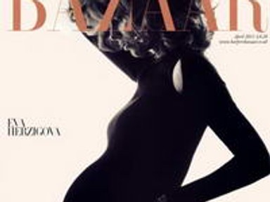 Eva Herzigova újra terhesen a címlapon