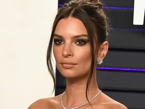 Emily Ratajkowski egy olyat pucérkodott, hogy azonnal elpirultunk