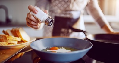 Szinte már félelmetes, mit okoz a túl sok só a testedben: mi a helyedben abszolút nem kockáztatnánk