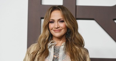 Jennifer Lopez a világ legmélyebb dekoltázsával is elegáns