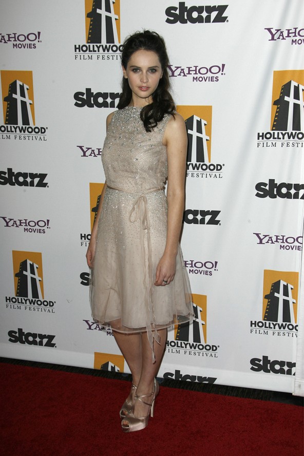 A 2011-es Hollywoodi filmfesztiválon pezsgőszínben mutatkozott.