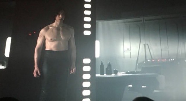 Ha Kylo Ren pucér felsőteste nem volt elég, most itt a KYLO REN KIHÍVÁS, ami felrobbantotta az internetet!