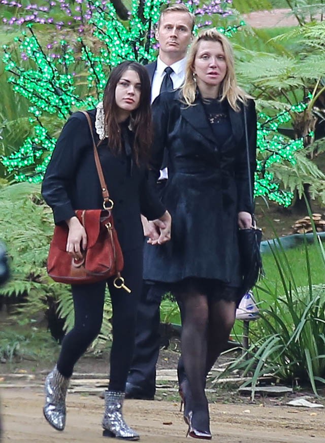 Courtney Love és Francis Bean Cobain Carrie Fisher gyászszertartásán