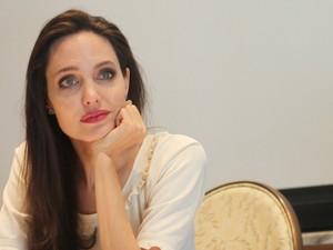 Ritka pillanat! Angelina Jolie mind a 6 gyerekét láthatod és még a szingli életről is nyilatkozott!