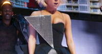 Lady Gaga maga tervezi ruháit