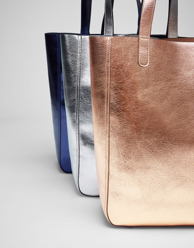 Metál színű táska PULL AND BEAR 6995 Ft- pullandbear.com