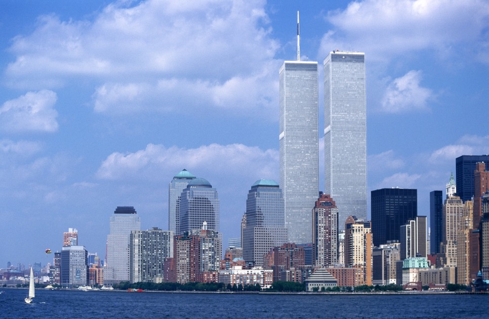 A World Trade Center ikertornyai a 2001. szeptember 11-i terrortámadás előtt