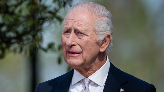 A palota közleményt adott ki: Károly király kemény mondattal reagált Harry herceg interjújára