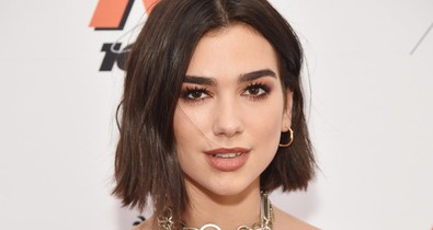 Ú, nagyon szexi Dua Lipa fürdőruhája, de te be mernéd vállalni?