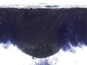 Nagyon bizarr fekete fürdő az új őrület! Kipróbálnád?