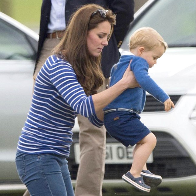 A királyi család-fixált szülőknek megszapordtak a kiadásaik