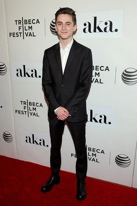 A 2015-ös Tribeca Film Festival vörös szőnyegére szintén nagyon visszafogott, letisztult és teljesen átlagos outfitet választott. 
