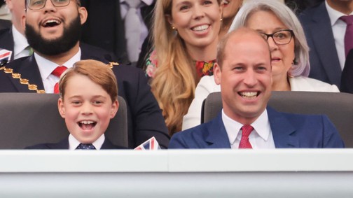 Kísérteties a hasonlóság György herceg és Vilmos herceg 10 éves kori fotója között