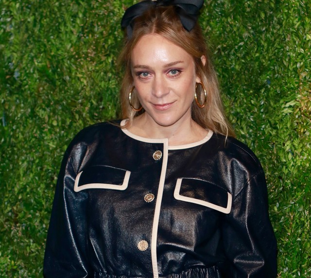 Magyar tervező merész ruhájában pózolt a népszerű amerikai sorozatsztár