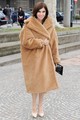 Carine Roitfeld a Max Mara Teddy kabátjában
