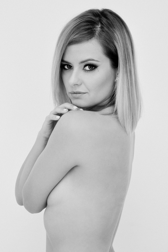 Exkluzív interjú: Lola levetkőzött - testileg és lelkileg egyaránt