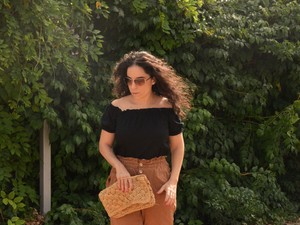 Dóra ma egy kényelmes, de csinos szettet mutat nekünk