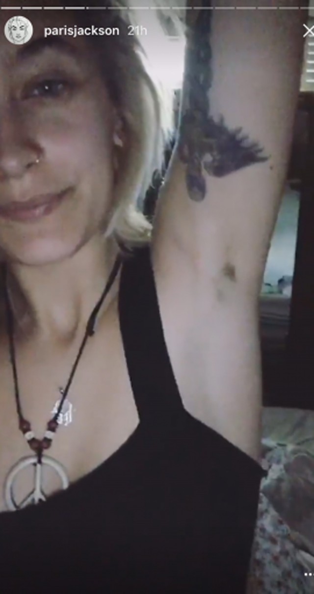 Paris Jackson szőrös lábáról posztolt! Jó oka van rá!