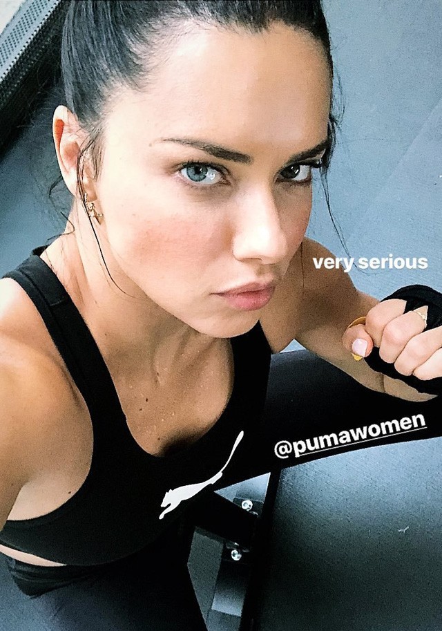 Adriana Lima a Puma kampány fotózásán