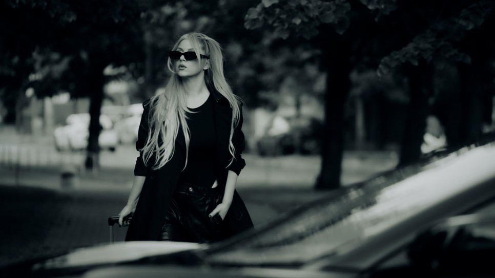 Tolvai Reni nagyon intim és érzelmes videoklippel tért vissza