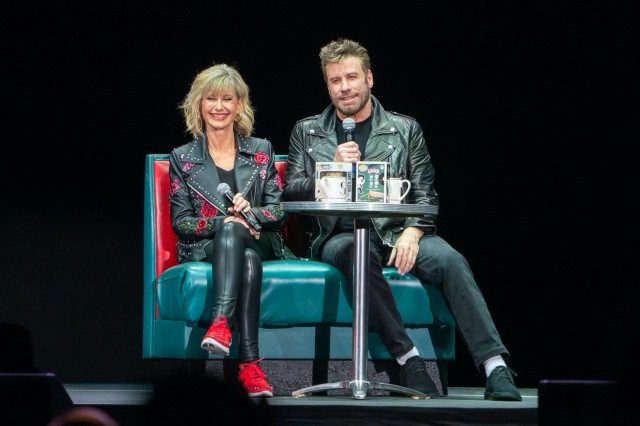 John Travolta és Olivia Newton-John újra belebújtak a híres karaktereik bőrébe a Grease-ből