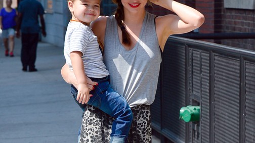 A topmodell anyuka és cuki csöppsége!