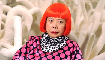 Meghalt Yayoi Kusama: 97 évesen hunyt el a pöttyök királynője
