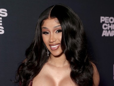 Elájulsz, ha meglátod Cardi B-t ebben a flitteres ruhában