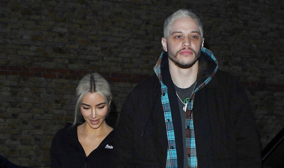A stílusuk még különböző, de Pete Davidson már hozzászőkült Kim Kardashianhoz