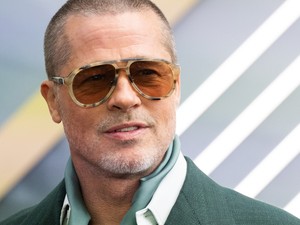 Ő Brad Pitt legnagyobb támasza az édesanyja halála után, szívszorító, amit a színészért tesz