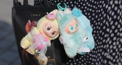 Kiléptünk a komfortzónánkból: a csúnya kiegészítők meghódították 2025-öt