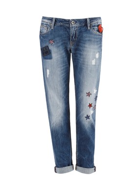 Díszített farmer GUESS 47490 Ft, Glamour-napokon 37992 Ft