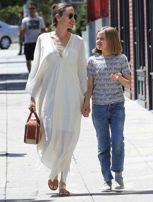 Angelina Jolie laza szettje az igazi megmentő ebben a kánikulában