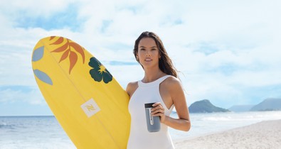 A hőségben csak egy jeges kávé segíthet! Alessandra Ambrosio brazil topmodell is ezzel frissül fel