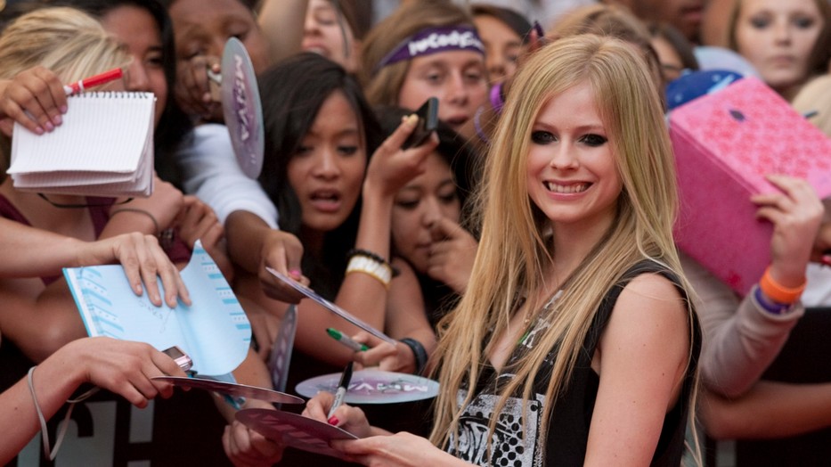 Avril Lavigne stílusa pontosan olyan nagy hatással volt a 2000-es évek tinédzsereire, mint a zenéje