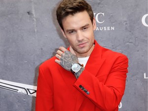 Tűzpiros öltönyben lépett a vörös szőnyegre Liam Payne