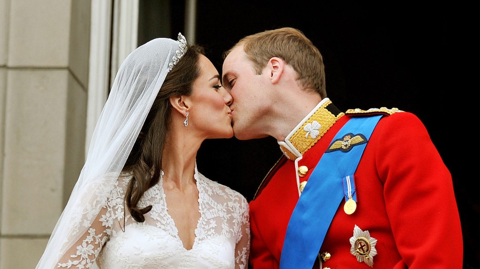 Katalin hercegné és Vilmos herceg mellett hoztunk még 9 királyi párt, akik nem félnek kamerák előtt csókolózni