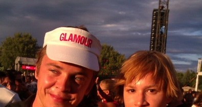 Geszti Péter is GLAMOUR sapkában fesztiválozik