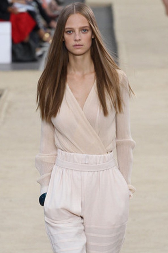 Szuperegyenes frizurára vágysz?