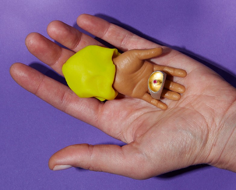 A D'Alma ékszerekre is jellemző a szürreális, ironikus hozzáállás